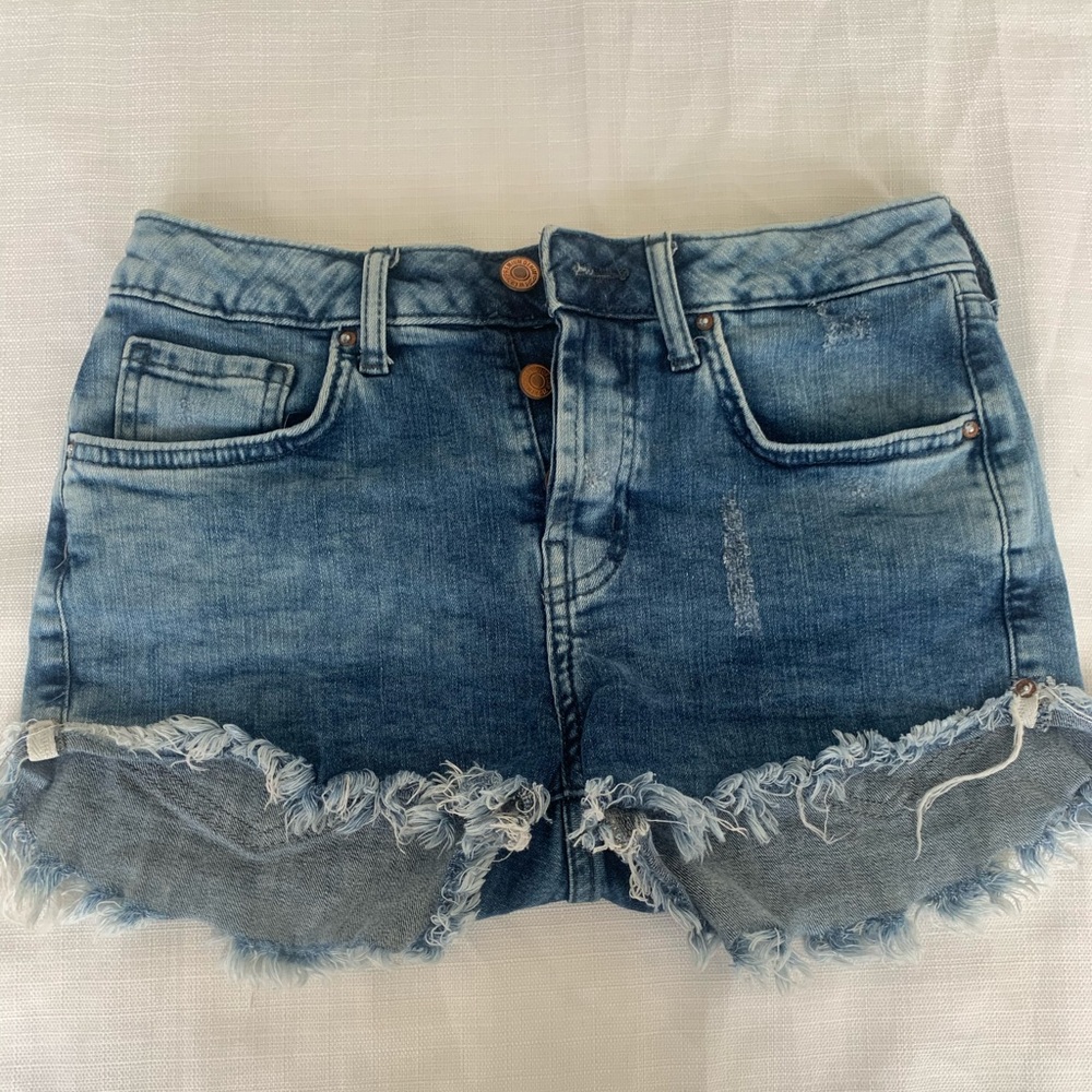 Forever 21— Women’s mid rise frayed denim shorts